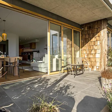 Apartament Front In *