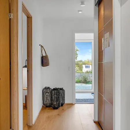 Apartament Front In *