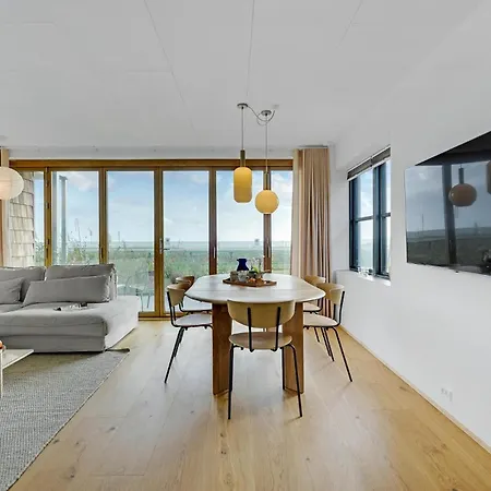 Front In Apartament