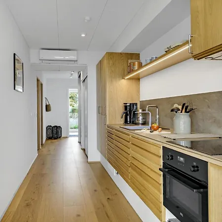Front In Apartament *