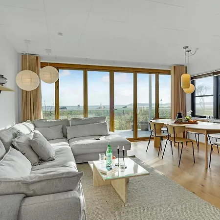 Front In Apartament